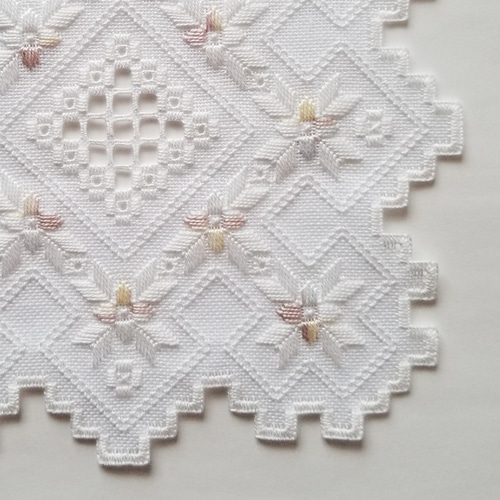 受注制作】北欧ハーダンガー刺繍 テーブルリネン 手刺繍 ドイリー