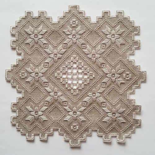 アンティーク フランス/イタリア ハーダンガー風モザイク刺繍 上質リネンドイリー 受注制作】北欧ハーダンガー刺繍 テーブルリネン 手刺繍 ドイリー 麦