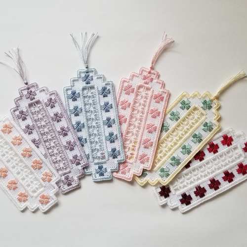 受注制作】北欧ハーダンガー刺繍 手刺繍 ブックマーク クリーム しおり
