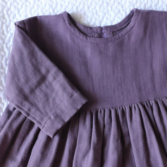 《全サイズ即納可》パープルのナチュラルワンピース《80〜130cm》女の子 大人っぽい 長袖 紫 ダブルガーゼ 秋冬 10枚目の画像
