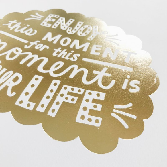 『Enjoy Moment』(この時を楽しく生きよう！）名言 Gold Foil ポスター（額縁付き） 2枚目の画像