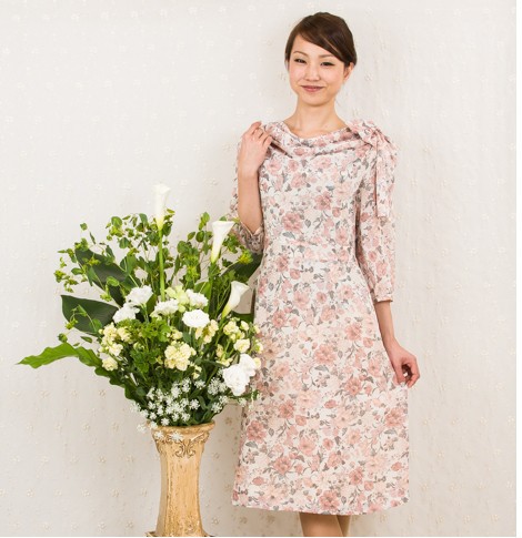 エレガントドレープワンピース　お花ホワイト 4,439円