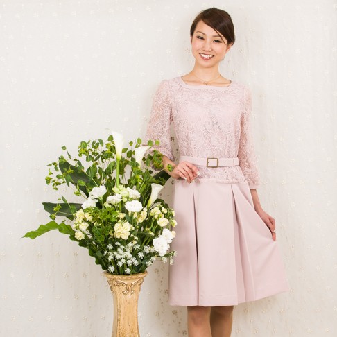 レースとボックスのコンビネーション　ワンピースドレス　ピンク