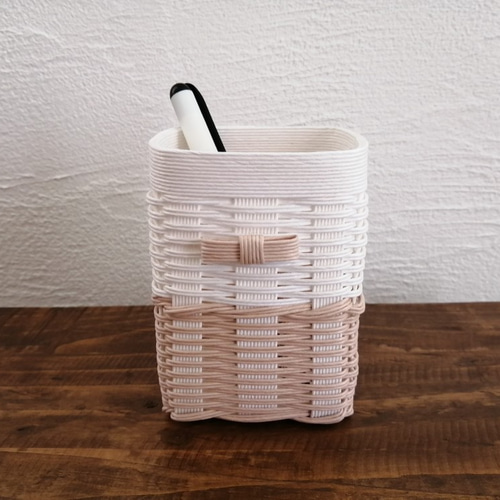 クラフトバンドのペン立て風かご☆白×ムースピンクのバイカラー その他