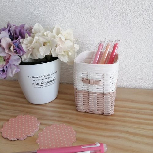 ♡ ハンドメイド♡バスケット(小) クラフトバンド♡ムースピンク♡ クラフトバンドのペン立て風かご☆白×ムースピンクのバイカラー その他