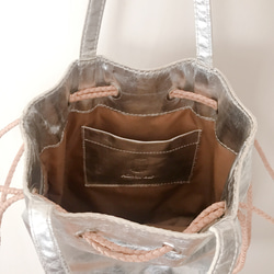 ジビエレザー巾着バッグ　リーフモチーフ 3枚目の画像