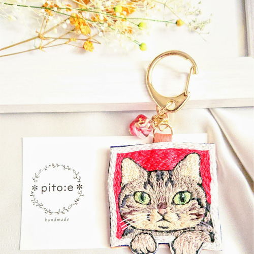 刺繍キーホルダー*窓からこんニャちわ* その他アクセサリー 刺繍キーホルダー*窓からこんニャちわ* その他アクセサリー