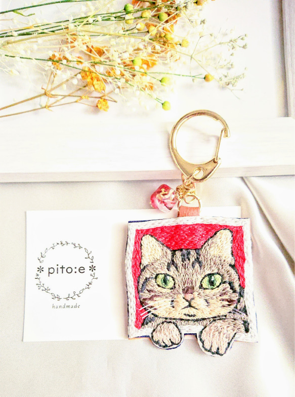 刺繍キーホルダー＊窓からこんニャちわ＊ その他アクセサリー ＊pito:e