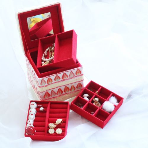 ☆ アクセサリーケース ジュエリーケース いちご型小物入れ 赤い