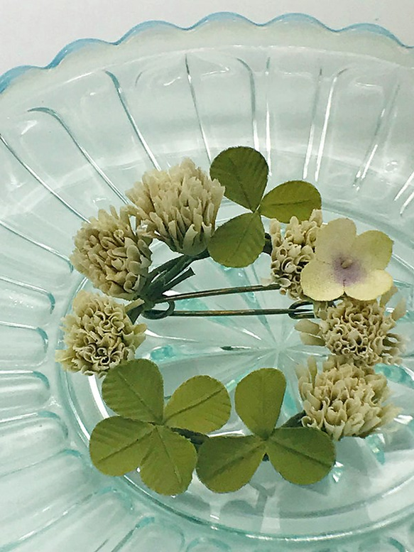 夜の夢のブローチ(シロツメクサの花冠ブローチ) 2枚目の画像