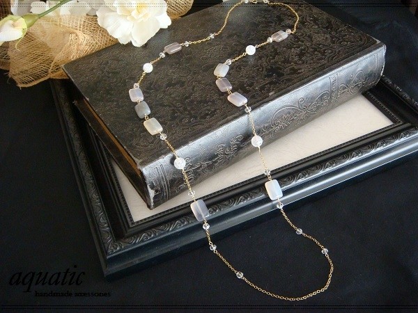 グレーオニキスのロングネックレス（14KGF）