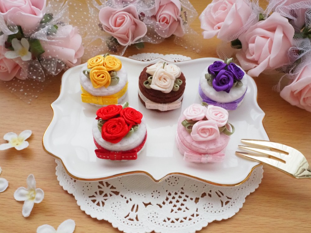 エコなミニ薔薇マグネットケーキ♪ フェルト マグネット yumiko