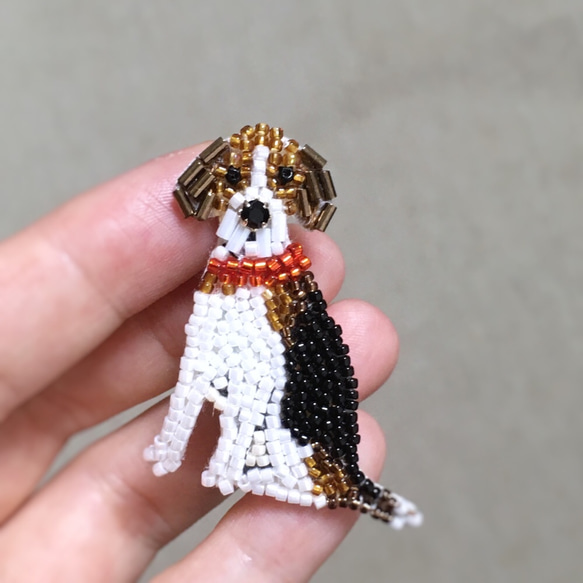 おすわりビーグル ブローチ ビーズ刺繍 5枚目の画像