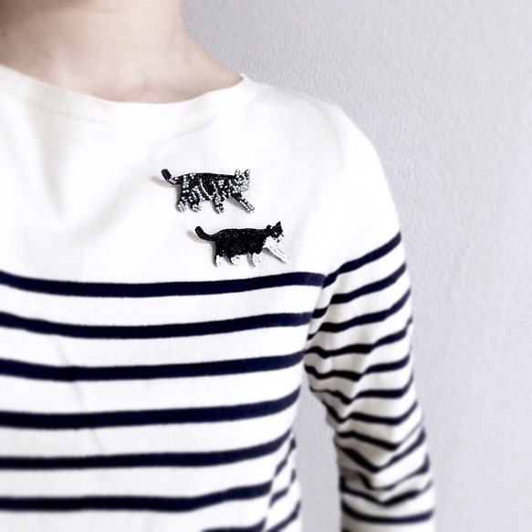 お散歩猫さんブローチ キジシロ　ビーズ刺繍 9枚目の画像