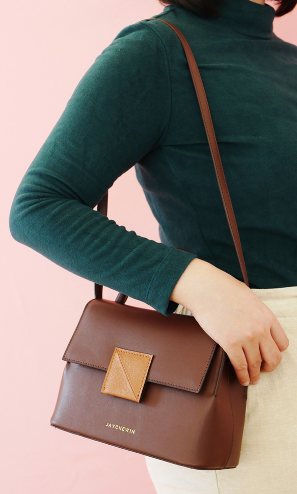 Cable Handbag in Walnut Brown Nappa Leather 8枚目の画像