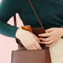 Cable Handbag in Walnut Brown Nappa Leather 9枚目の画像