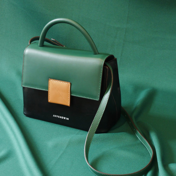 Cable Handbag in Pine Green Nappa Leather 1枚目の画像