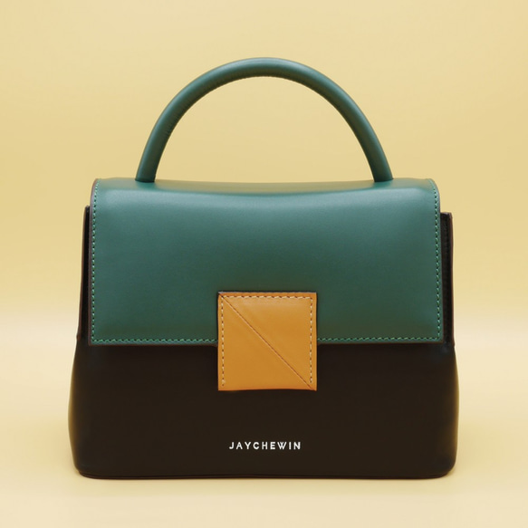 Cable Handbag in Pine Green Nappa Leather 2枚目の画像