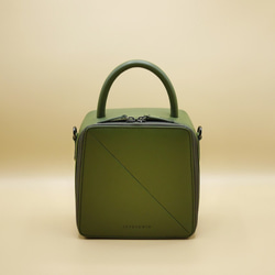 Butter Cross-body Bag in Olive Green Nappa Leather 2枚目の画像