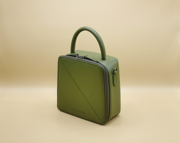 Butter Cross-body Bag in Olive Green Nappa Leather 3枚目の画像