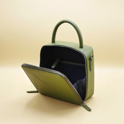 Butter Cross-body Bag in Olive Green Nappa Leather 4枚目の画像