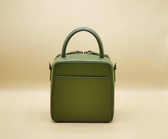 Butter Cross-body Bag in Olive Green Nappa Leather 6枚目の画像