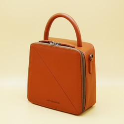 Butter Cross-body Bag in Cinnamon Brown Nappa Leather 4枚目の画像