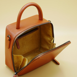 Butter Cross-body Bag in Cinnamon Brown Nappa Leather 7枚目の画像