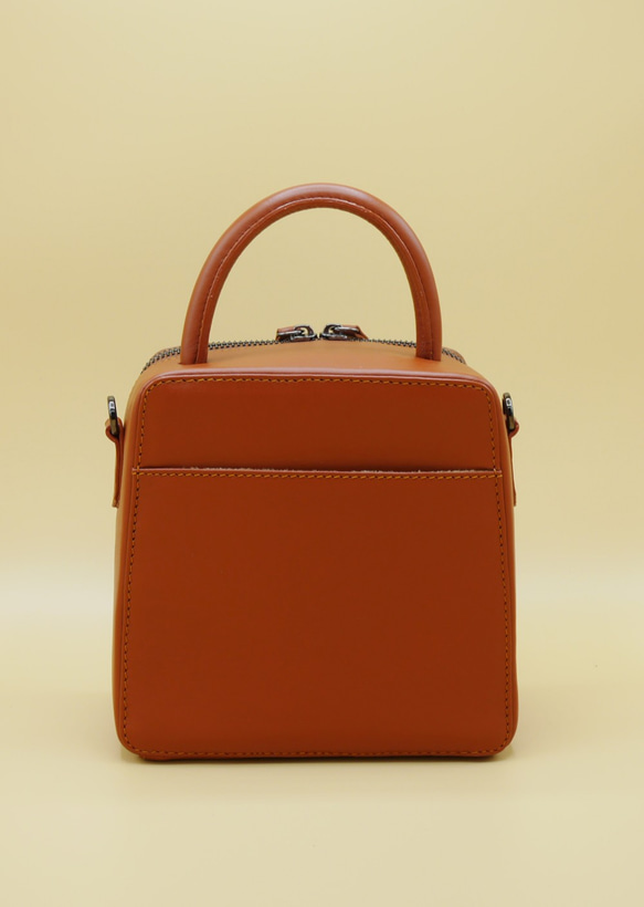 Butter Cross-body Bag in Cinnamon Brown Nappa Leather 8枚目の画像