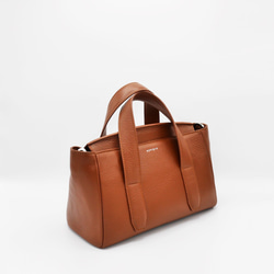 Monique J-Flap Handbag in Tan Cowhide 3枚目の画像