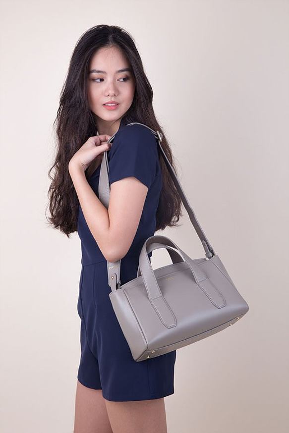 Monique J-Flap Handbag in Taupe Cowhide 6枚目の画像