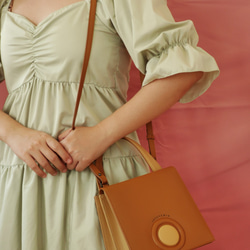 Hello Handbag in Latte Brown Nappa Leather 7枚目の画像