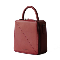 Butter Cross-body Bag in Burgundy Red Nappa Leather 2枚目の画像