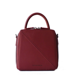 Butter Cross-body Bag in Burgundy Red Nappa Leather 3枚目の画像