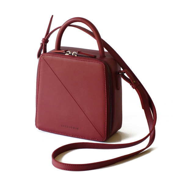 Butter Cross-body Bag in Burgundy Red Nappa Leather 8枚目の画像