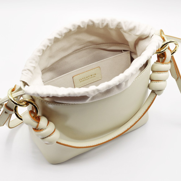 Fuji Bucket Bag in Vanilla Caramel Nappa Leather 4枚目の画像