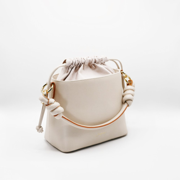 Fuji Bucket Bag in Vanilla Caramel Nappa Leather 6枚目の画像