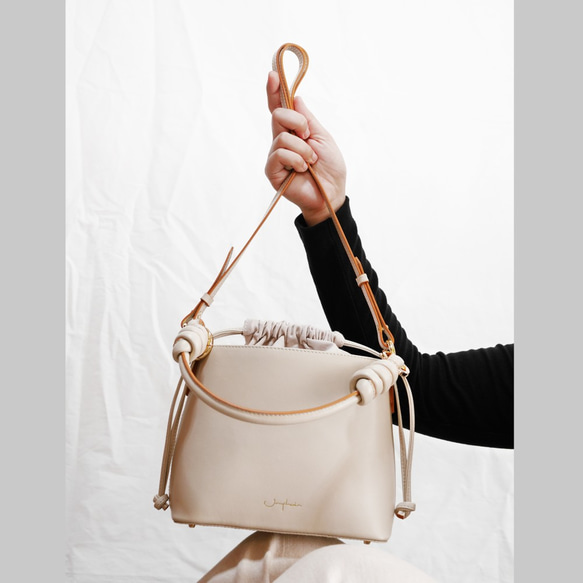 Fuji Bucket Bag in Vanilla Caramel Nappa Leather 7枚目の画像