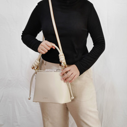 Fuji Bucket Bag in Vanilla Caramel Nappa Leather 9枚目の画像