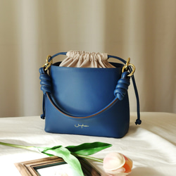 Fuji Bucket Bag in Pacific Blue Nappa Leather 1枚目の画像