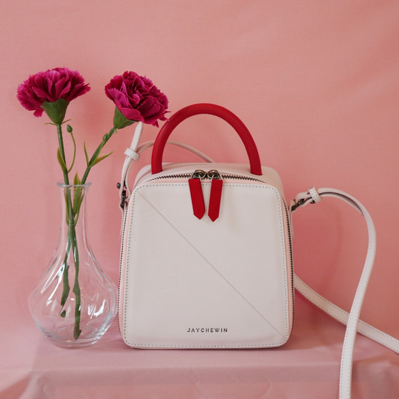 Butter Cross-body Bag in Sakura Pink Nappa Leather 1枚目の画像