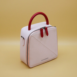 Butter Cross-body Bag in Sakura Pink Nappa Leather 2枚目の画像