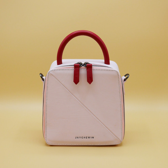 Butter Cross-body Bag in Sakura Pink Nappa Leather 3枚目の画像