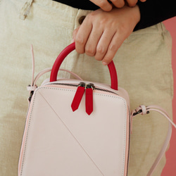 Butter Cross-body Bag in Sakura Pink Nappa Leather 6枚目の画像