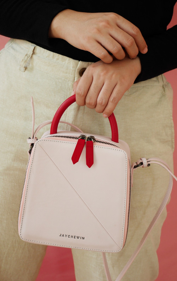 Butter Cross-body Bag in Sakura Pink Nappa Leather 6枚目の画像