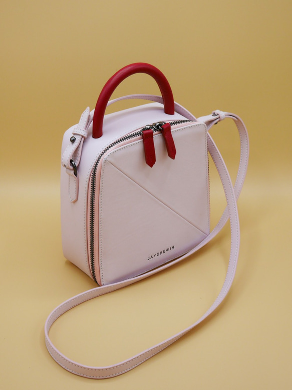 Butter Cross-body Bag in Sakura Pink Nappa Leather 7枚目の画像