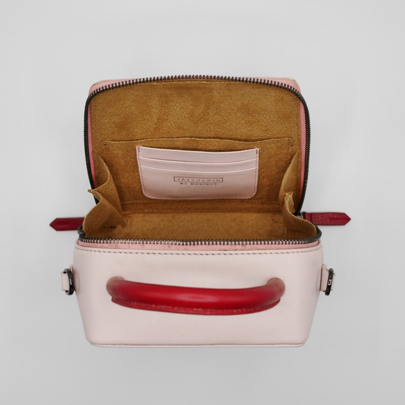 Butter Cross-body Bag in Sakura Pink Nappa Leather 9枚目の画像