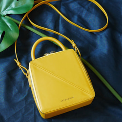 Butter Cross-body Bag in Mustard Yellow Nappa Leather 1枚目の画像