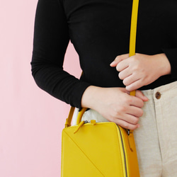 Butter Cross-body Bag in Mustard Yellow Nappa Leather 2枚目の画像