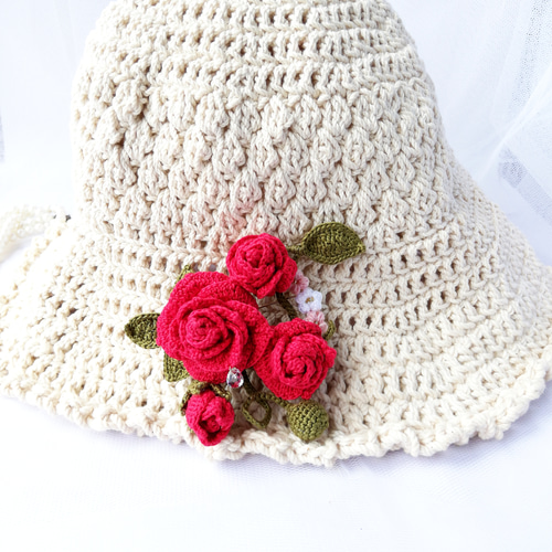 赤いバラのコサージュ リング式 スワロフスキー レース編み エレガント